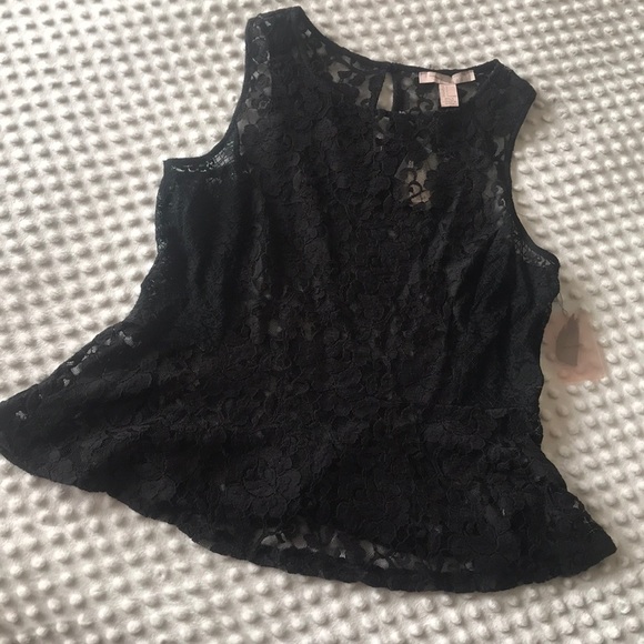 ⭐️❤️ Lace Peplum ❤️⭐️ - Picture 1 of 3